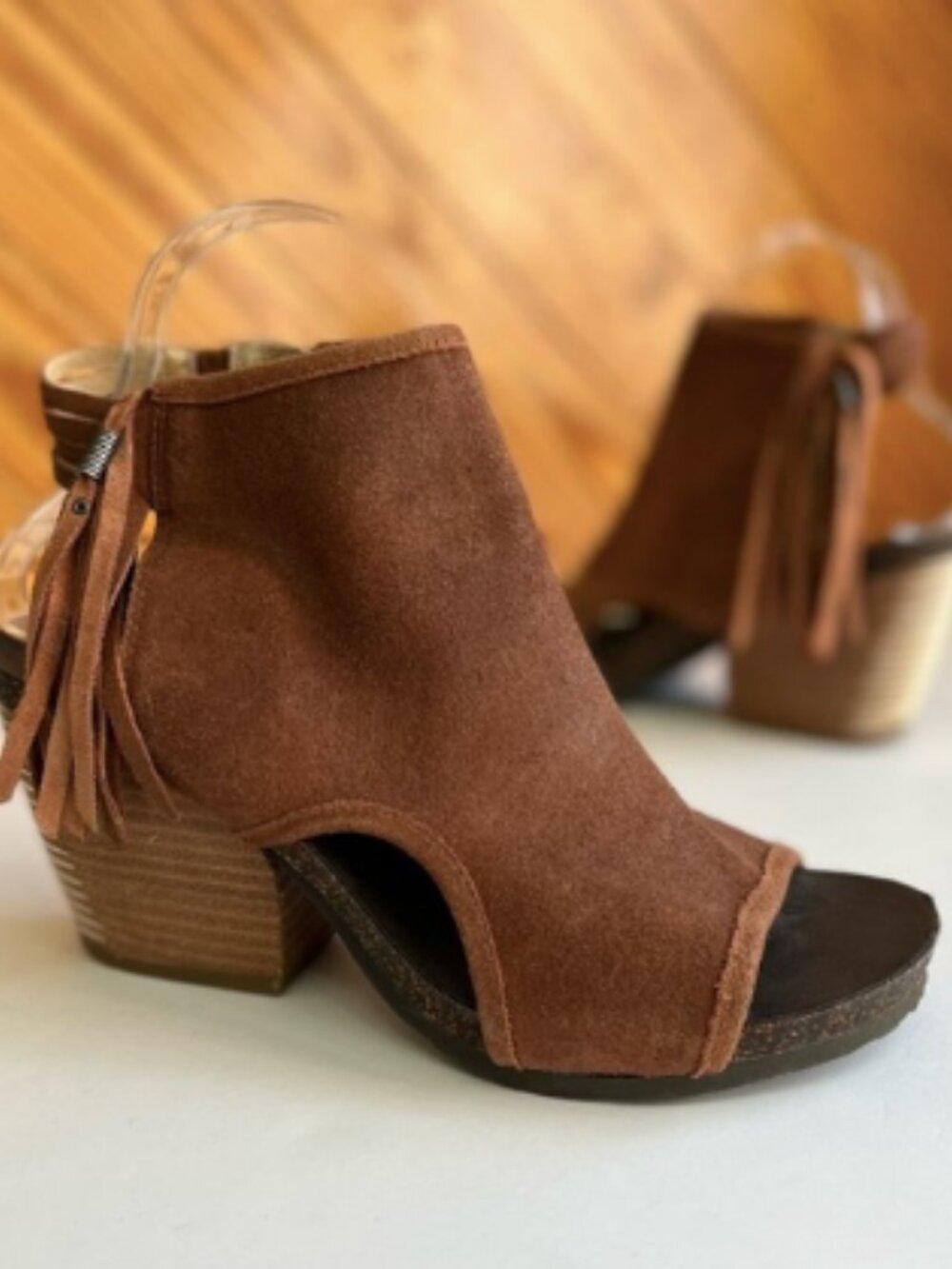 OTBT Suede Mule Sandal w/ FRINGE in excellent condition!